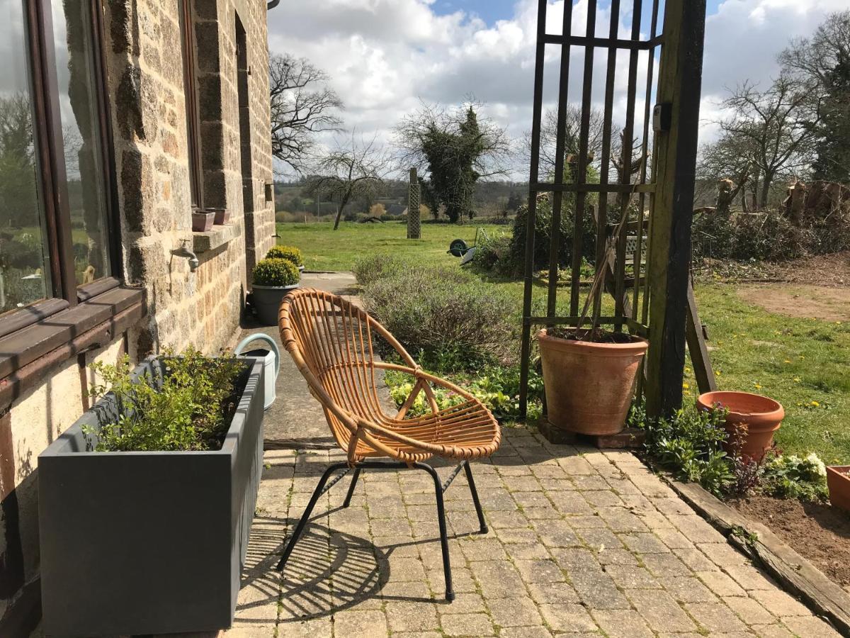 Le Jardin Des Fees Bed and Breakfast Savigny-le-Vieux Exteriör bild