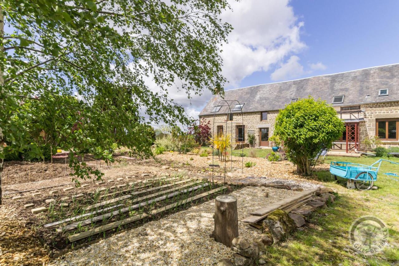 Le Jardin Des Fees Bed and Breakfast Savigny-le-Vieux Exteriör bild