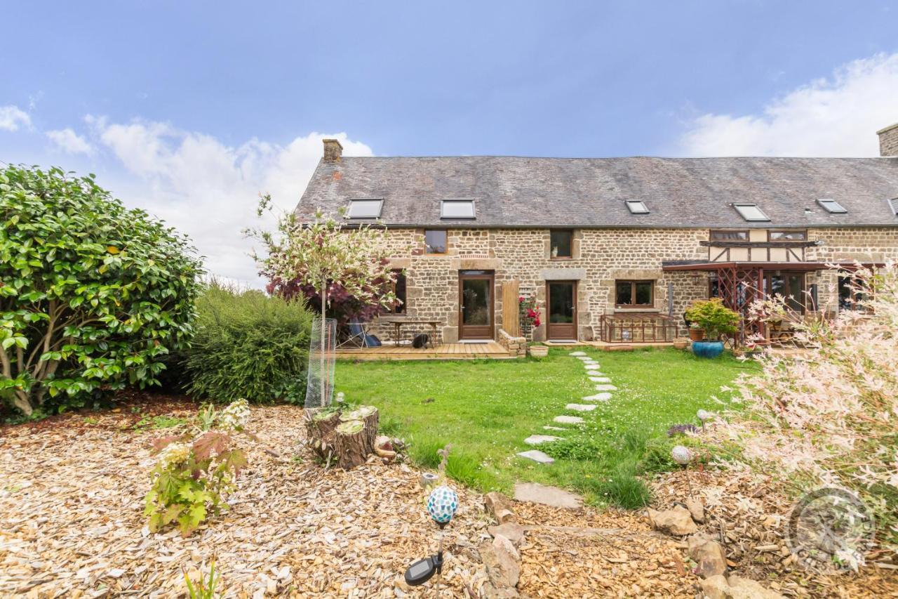 Le Jardin Des Fees Bed and Breakfast Savigny-le-Vieux Exteriör bild